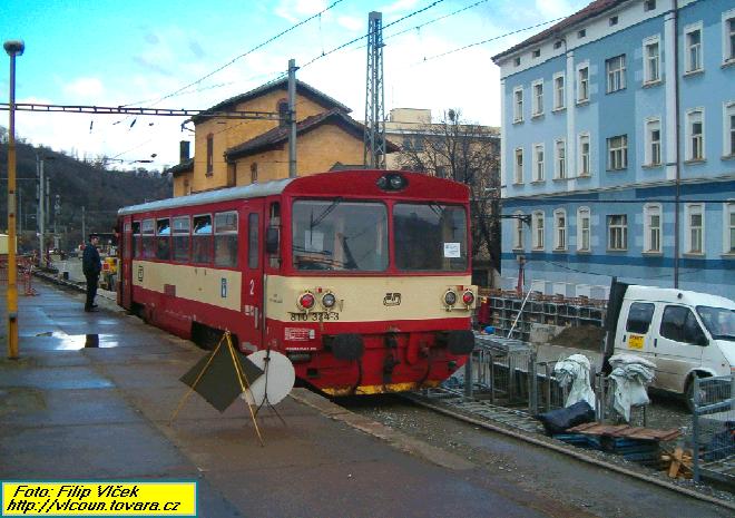 Zvltn osobn motorov vlak ve smru st nad Labem - Vaov