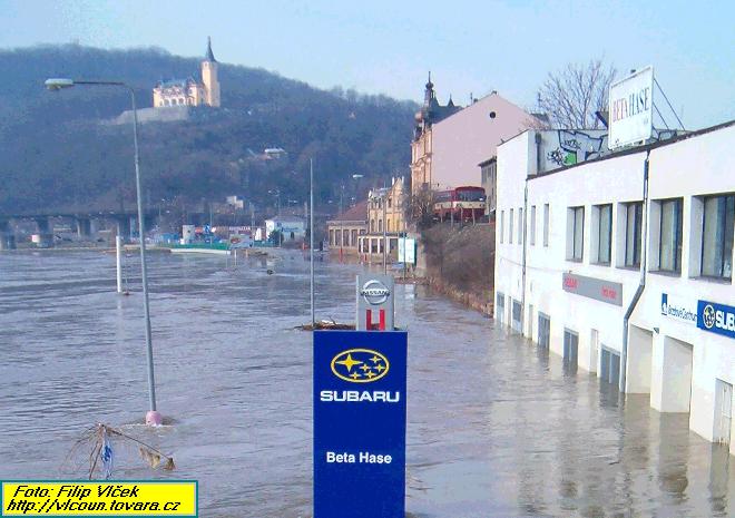 Voda kles, co je zejm z naplavenin na storech a veejnm osvtlen