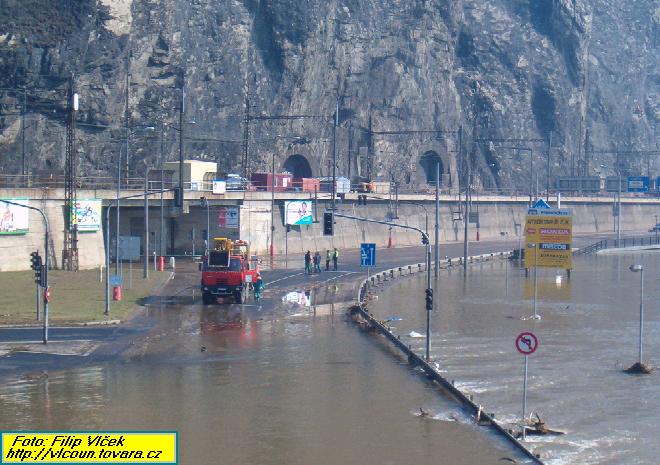 Kiovatka U Pti oblouk probh oistou, veer po n projede prvn autobus mstsk dopravy