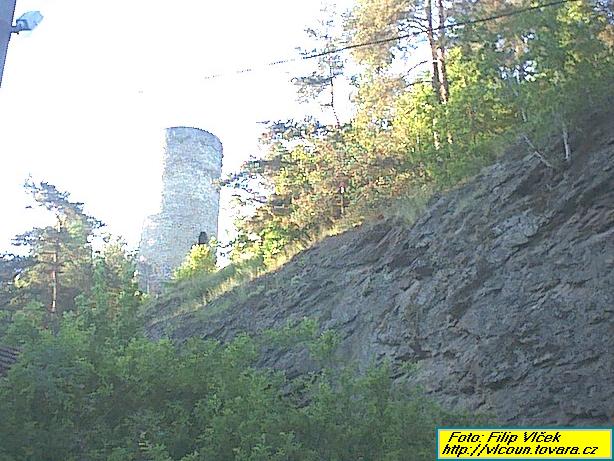 Hrad vvodc obci Dobronice na povode jen tie dohlel...